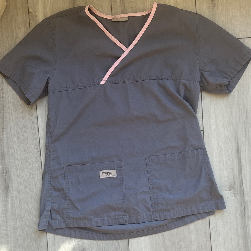 Urbane Gray Short Sleeve Top with Pink Trim